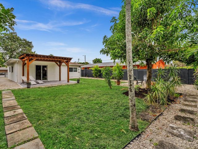 Продажа дома по адресу 1617 NW 7th Avenue - фото 6045313