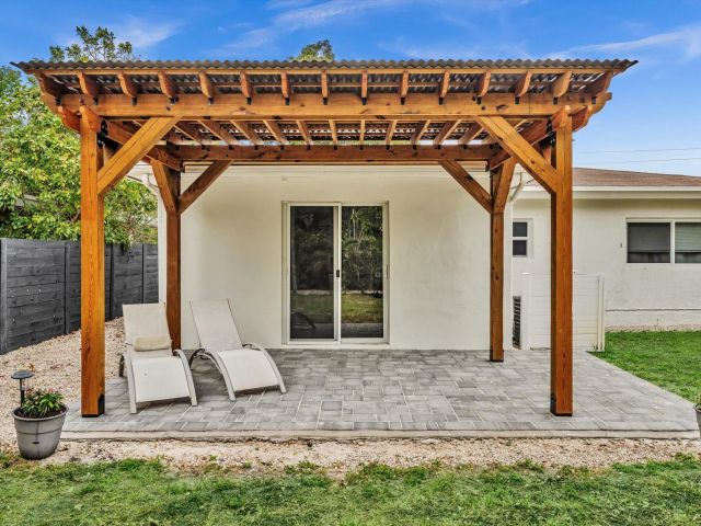 Продажа дома по адресу 1617 NW 7th Avenue - фото 6045314