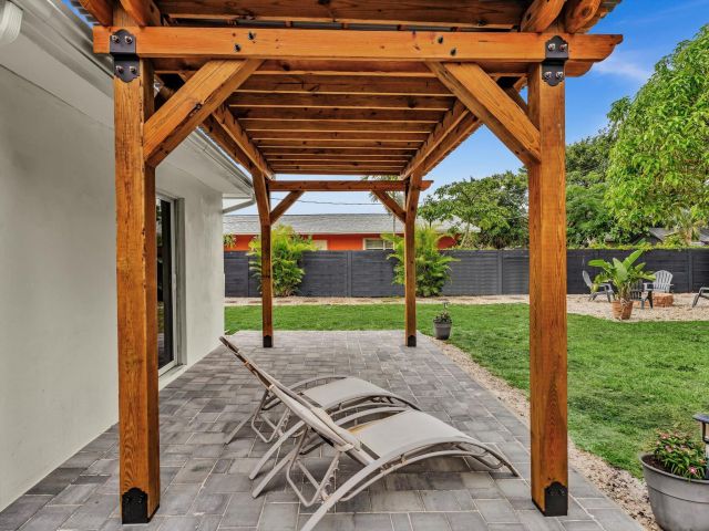 Продажа дома по адресу 1617 NW 7th Avenue - фото 6045315