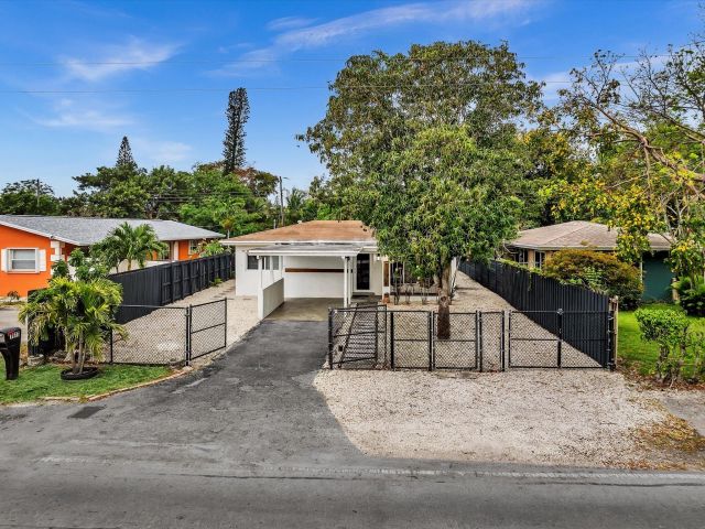 Продажа дома по адресу 1617 NW 7th Avenue - фото 6045317