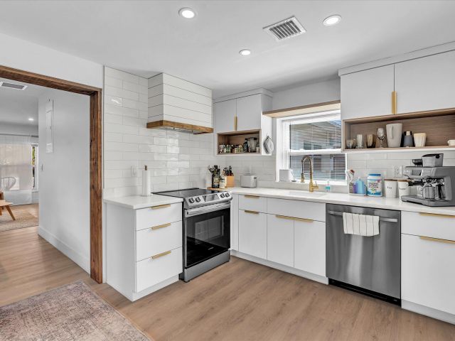 Продажа дома по адресу 1617 NW 7th Avenue - фото 6045324