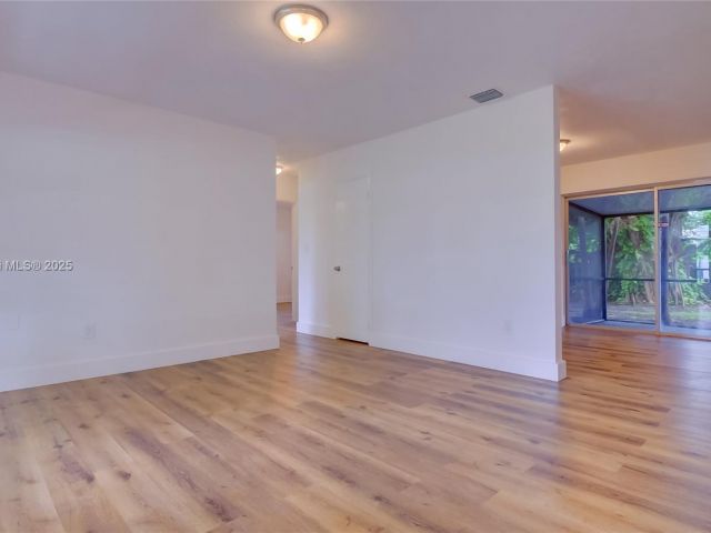 Продажа дома по адресу 21440 N Miami Ave - фото 6043574