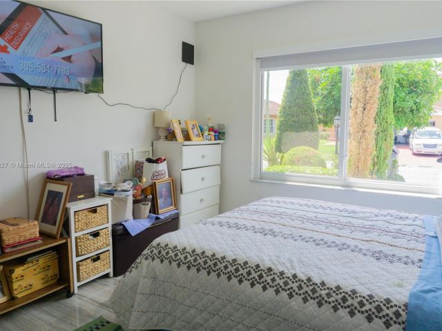 Продажа дома по адресу 18625 NW 53rd Ave - фото 6055578