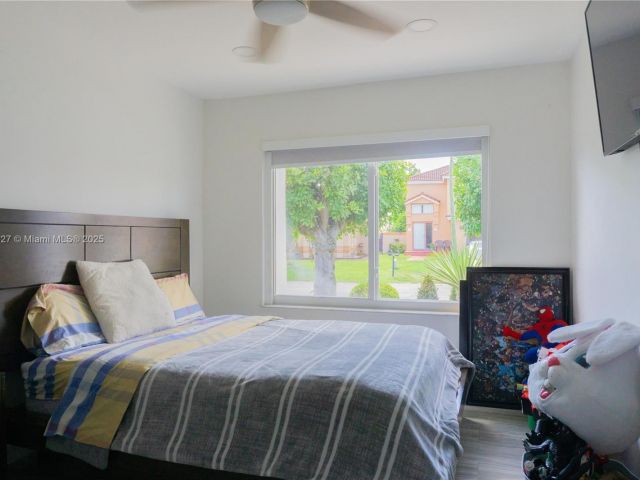 Продажа дома по адресу 18625 NW 53rd Ave - фото 6055581