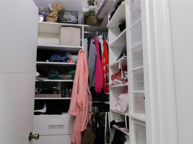 Продажа дома по адресу 18625 NW 53rd Ave - фото 6055582