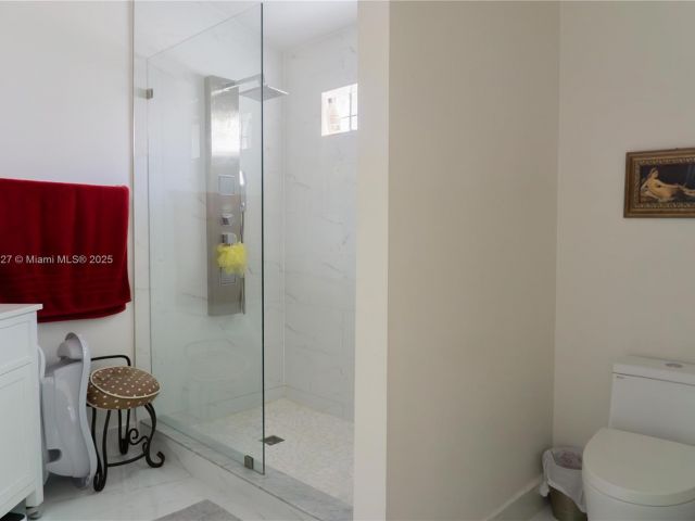 Продажа дома по адресу 18625 NW 53rd Ave - фото 6055584