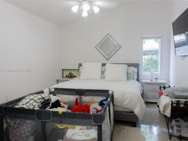 Продажа дома по адресу 18625 NW 53rd Ave - фото 6055587