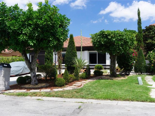 Продажа дома по адресу 18625 NW 53rd Ave - фото 6055588