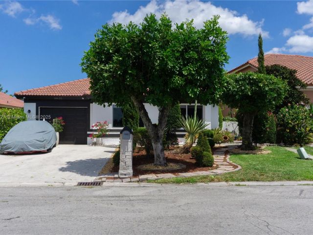 Продажа дома по адресу 18625 NW 53rd Ave - фото 6055589