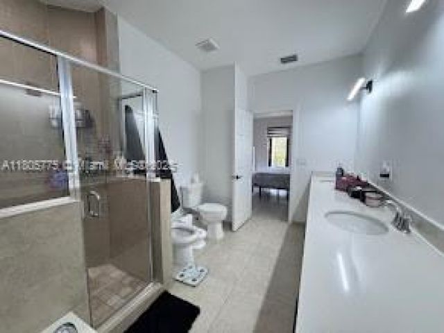 Продажа дома по адресу 10409 NW 61st Ln - фото 6048561