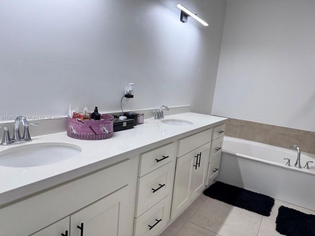 Продажа дома по адресу 10409 NW 61st Ln - фото 6048563