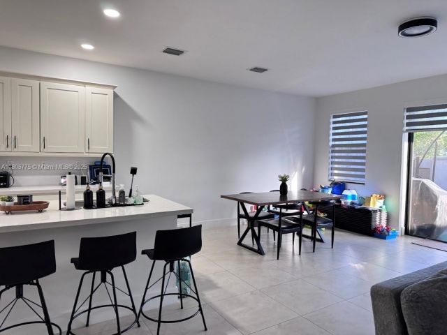 Продажа дома по адресу 10409 NW 61st Ln - фото 6048573