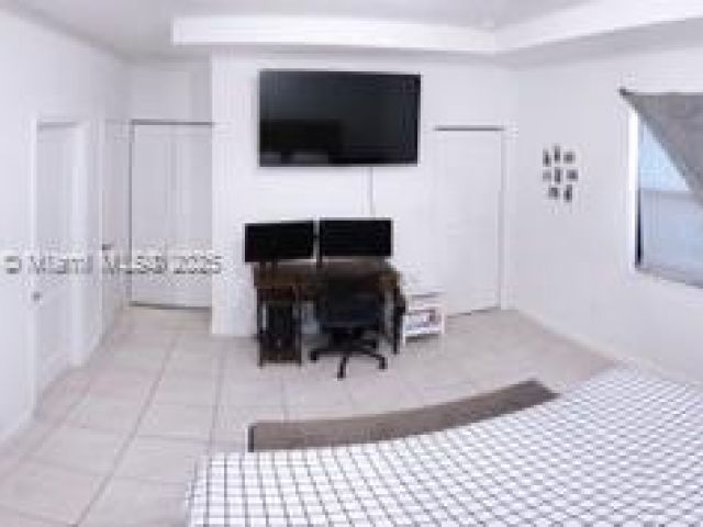 Продажа дома по адресу 23357 SW 133rd Ave - фото 6044387