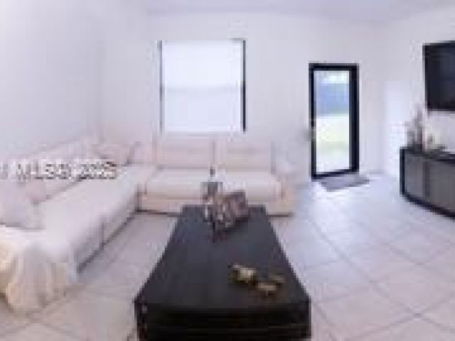 Продажа дома по адресу 23357 SW 133rd Ave - фото 6044390