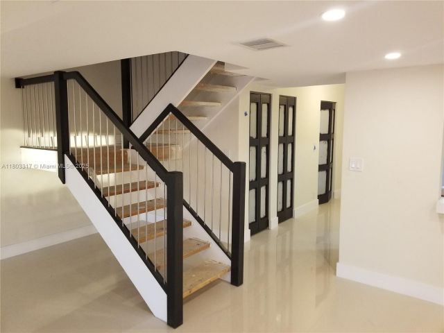 Дом в аренду по адресу 907 NE 27th Ave 907 - фото 6044165