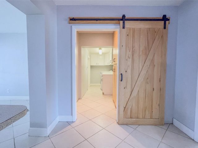 Продажа дома по адресу 6214 Flagler St - фото 6060550