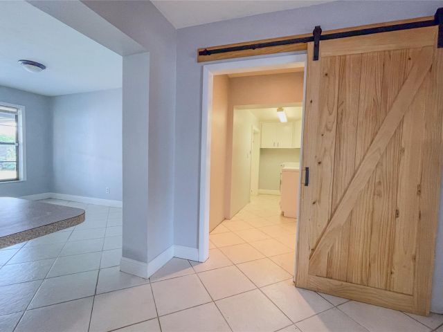 Продажа дома по адресу 6214 Flagler St - фото 6060551