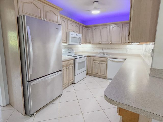 Продажа дома по адресу 6214 Flagler St - фото 6060552