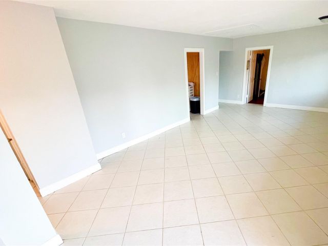 Продажа дома по адресу 6214 Flagler St - фото 6060553