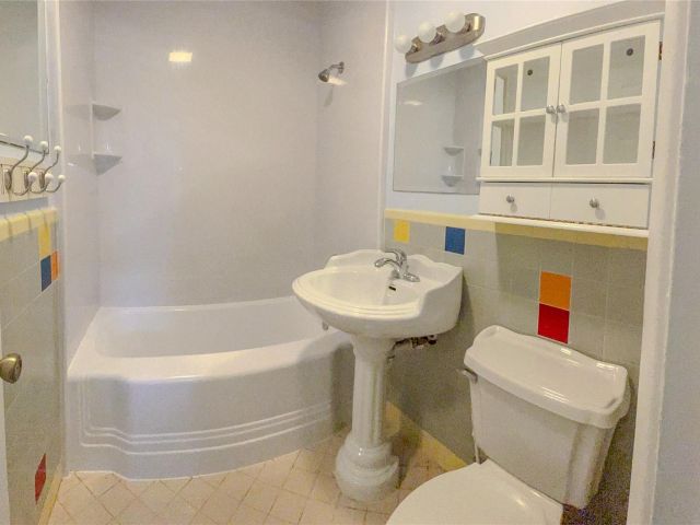 Продажа дома по адресу 6214 Flagler St - фото 6060554