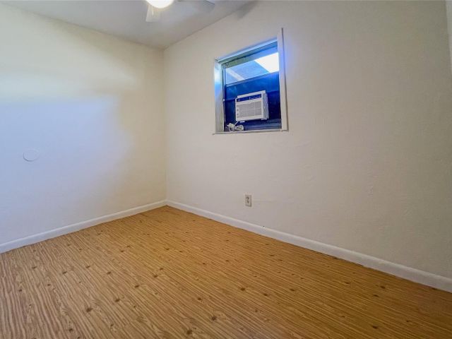 Продажа дома по адресу 6214 Flagler St - фото 6060556