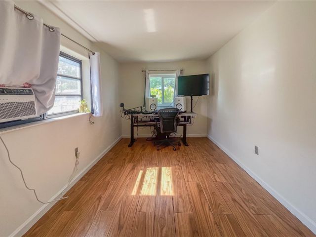 Продажа дома по адресу 6214 Flagler St - фото 6060563