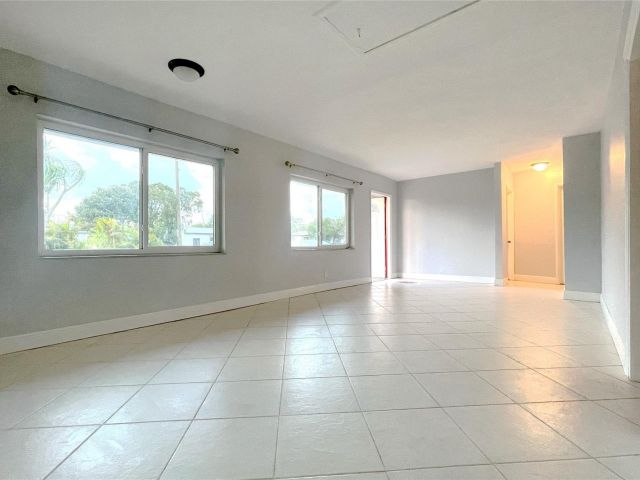 Продажа дома по адресу 6214 Flagler St - фото 6060564