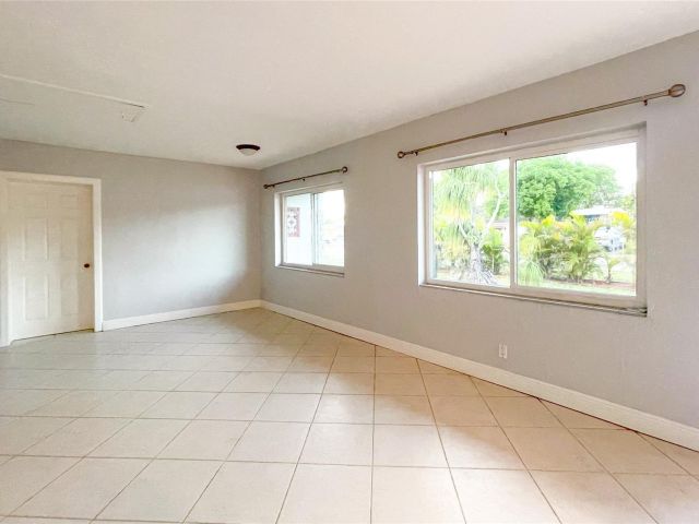 Продажа дома по адресу 6214 Flagler St - фото 6060566