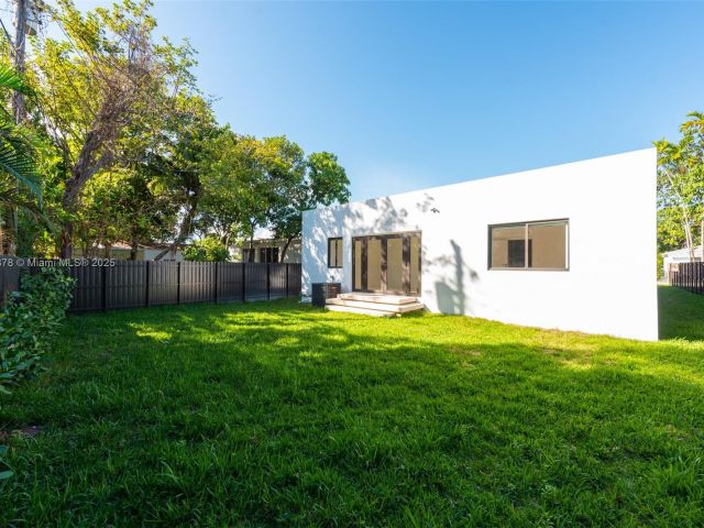 Дом в аренду по адресу 120 NE 49th St - фото 6083527