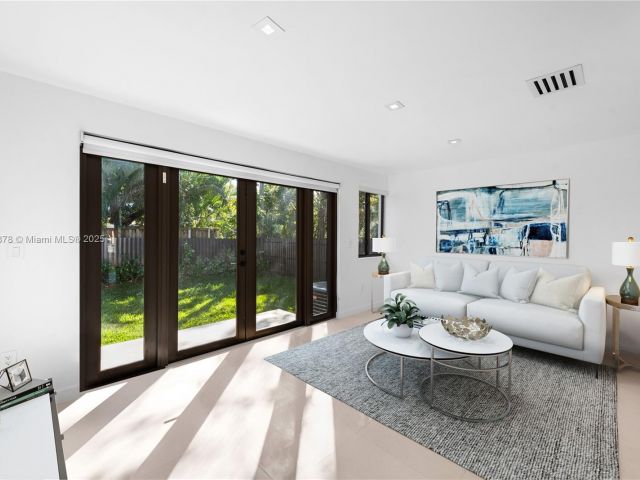 Дом в аренду по адресу 120 NE 49th St - фото 6083528