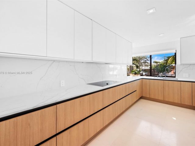 Дом в аренду по адресу 120 NE 49th St - фото 6083533