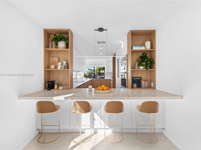 Дом в аренду по адресу 120 NE 49th St - фото 6083534