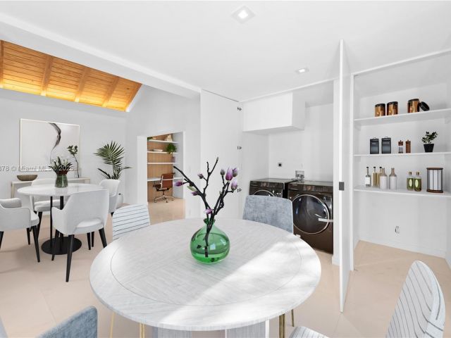 Дом в аренду по адресу 120 NE 49th St - фото 6083536