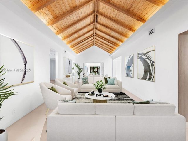 Дом в аренду по адресу 120 NE 49th St - фото 6083537