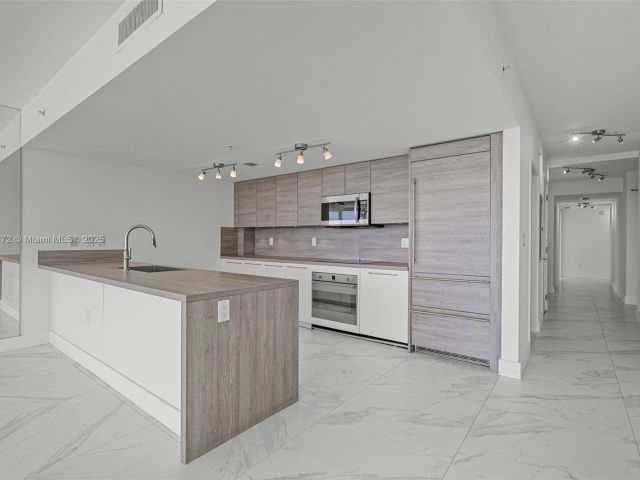 Продажа квартиры #1005 - фото 6045903