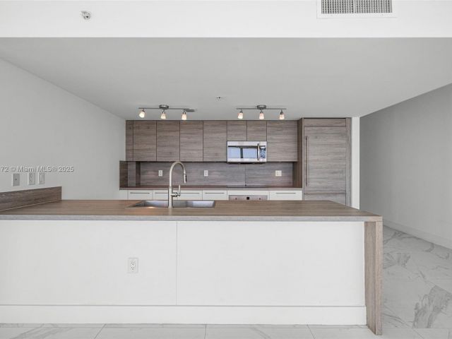 Продажа квартиры #1005 - фото 6045904