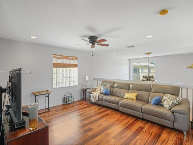 Продажа дома по адресу 1282 Grant Ct - фото 6086923