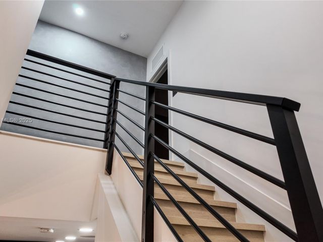 Продажа дома по адресу 7221 NW 103rd Path - фото 6045430