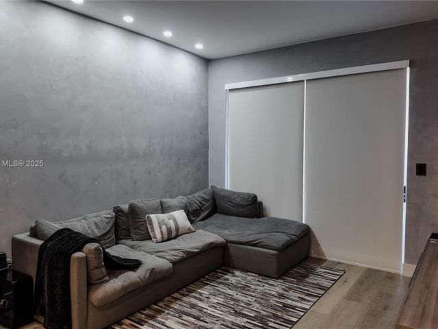 Продажа дома по адресу 7221 NW 103rd Path - фото 6045438