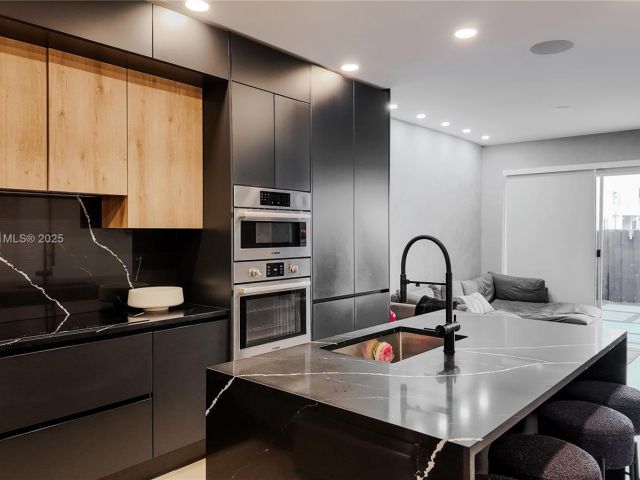 Продажа дома по адресу 7221 NW 103rd Path - фото 6045441