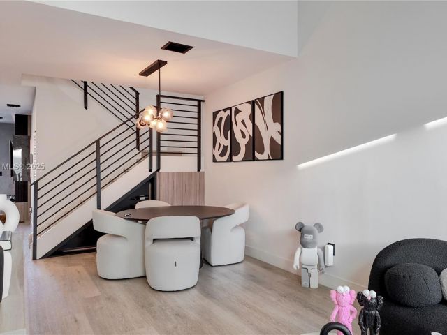 Продажа дома по адресу 7221 NW 103rd Path - фото 6045443