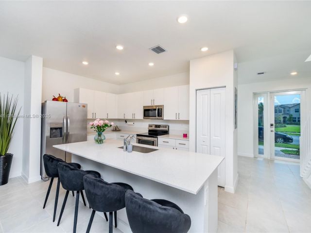 Продажа дома по адресу 26480 SW 148th Ct 26480 - фото 6048720