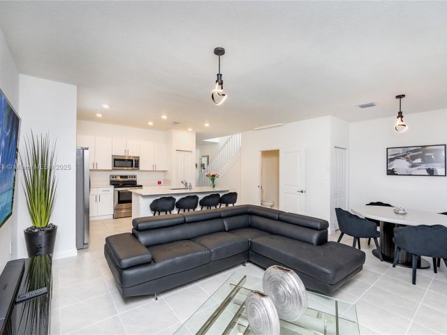 Продажа дома по адресу 26480 SW 148th Ct 26480 - фото 6048721