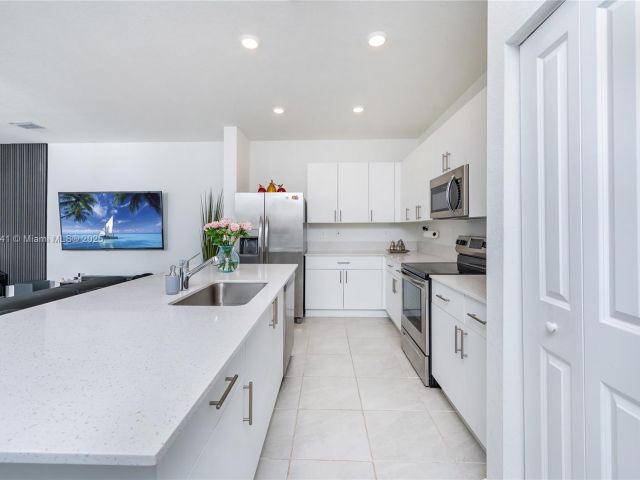 Продажа дома по адресу 26480 SW 148th Ct 26480 - фото 6048724