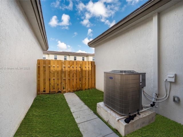 Продажа дома по адресу 26480 SW 148th Ct 26480 - фото 6048729