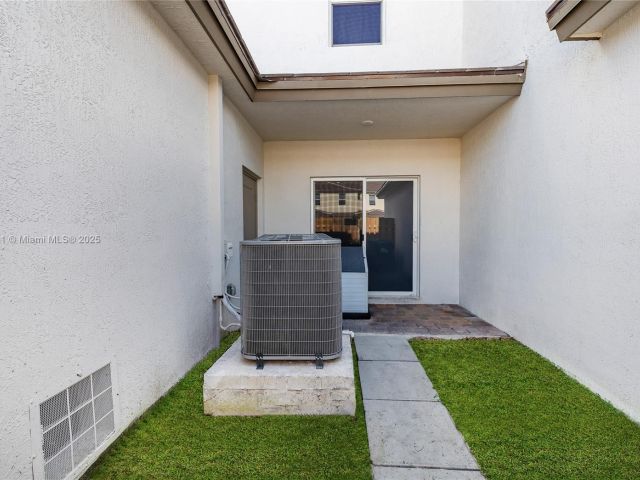 Продажа дома по адресу 26480 SW 148th Ct 26480 - фото 6048730