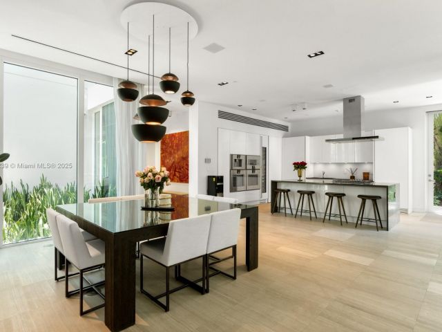 Продажа дома по адресу 4700 N Meridian Ave - фото 6048100