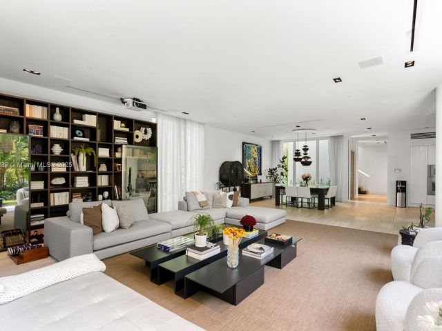 Продажа дома по адресу 4700 N Meridian Ave - фото 6048103