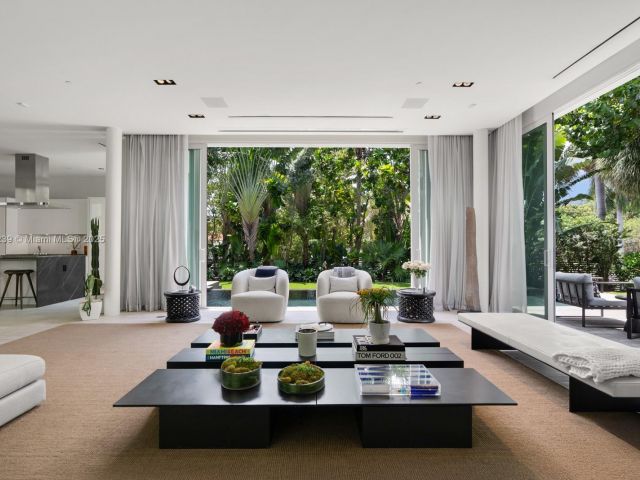 Продажа дома по адресу 4700 N Meridian Ave - фото 6048106