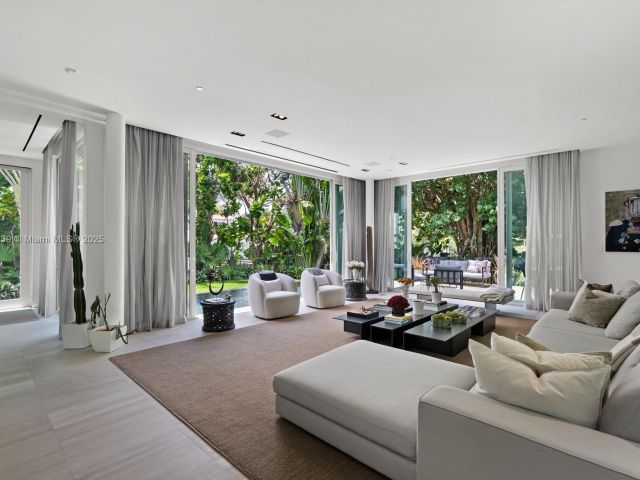 Продажа дома по адресу 4700 N Meridian Ave - фото 6048107